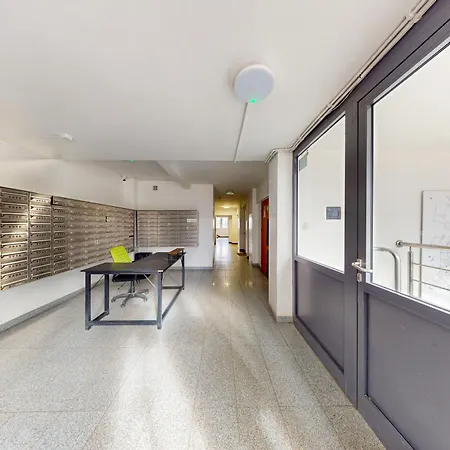 דירה The With Balcony And Ac ורשה